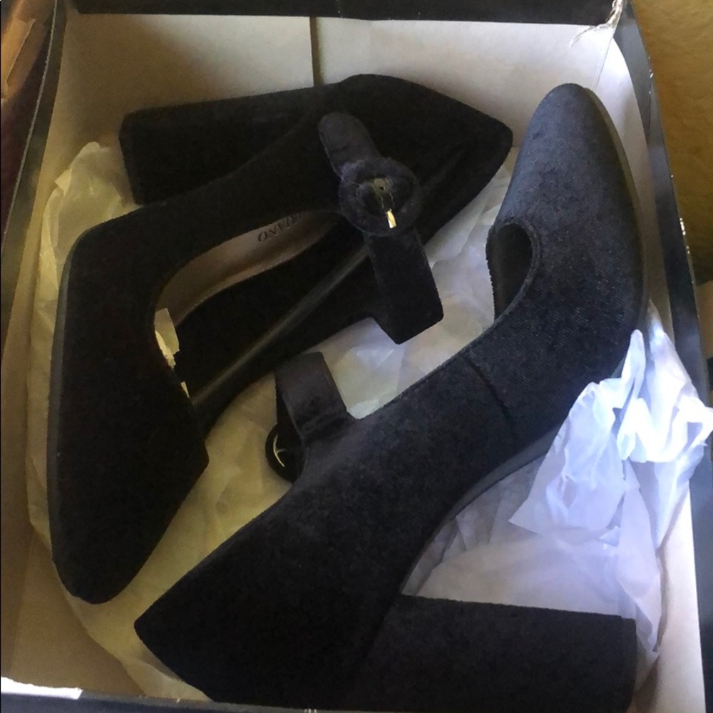 Black maryjane heels